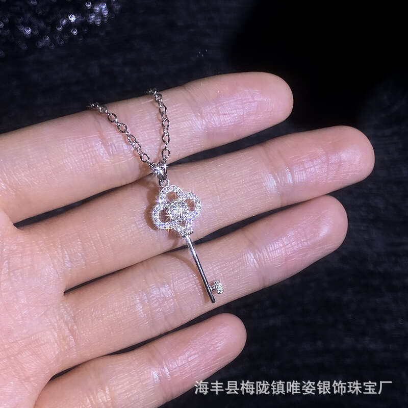 MoiS925S925anite S925 S925terling S925ier Twilight Necklace Lucky Key Full Dia High-End Elegant Collarbone Chain 2b9