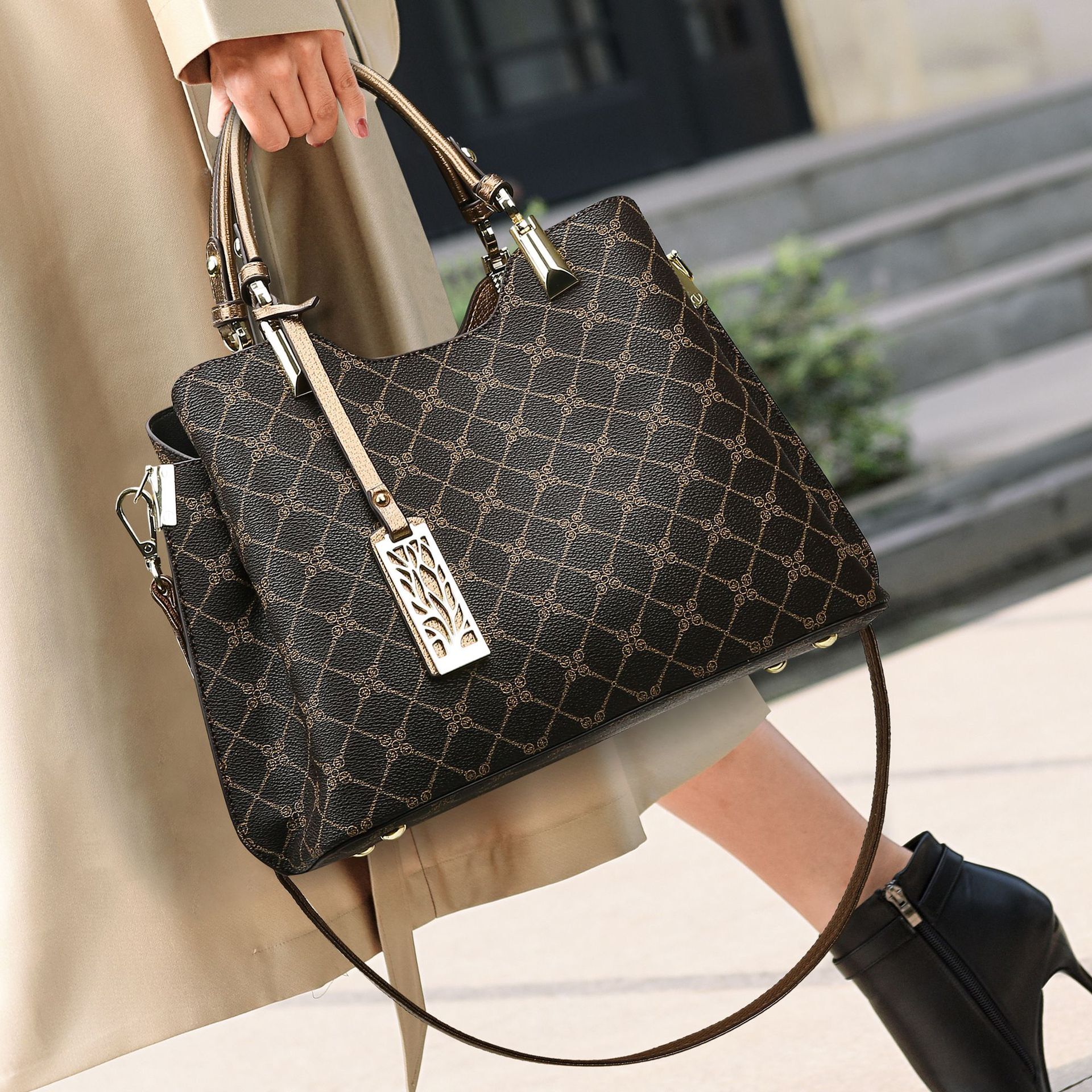 Free Shipping 2025 New Designer Bag Handbag New Versatile Printed Women's Bag Fashionable Elegant Mom Bag Large Capacity Commuter Tote Bag