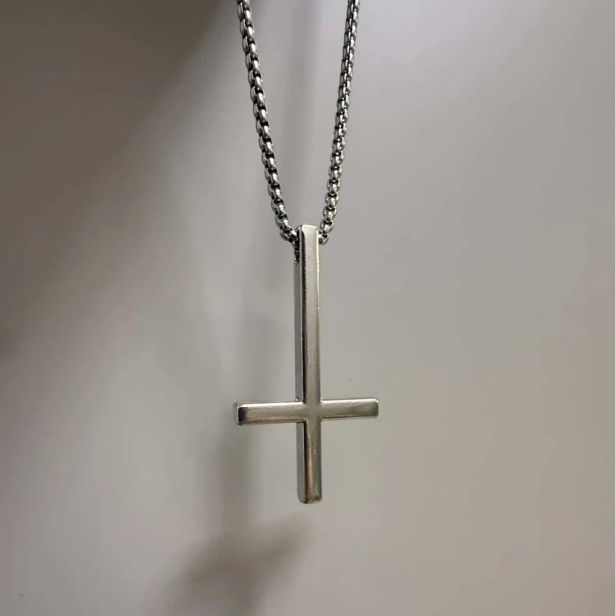 Inverted cross necklacepunk jewelrystainles steelgold ColorminimalisthippieGothic accessoryY2kcross Choker For Women Man 250701
