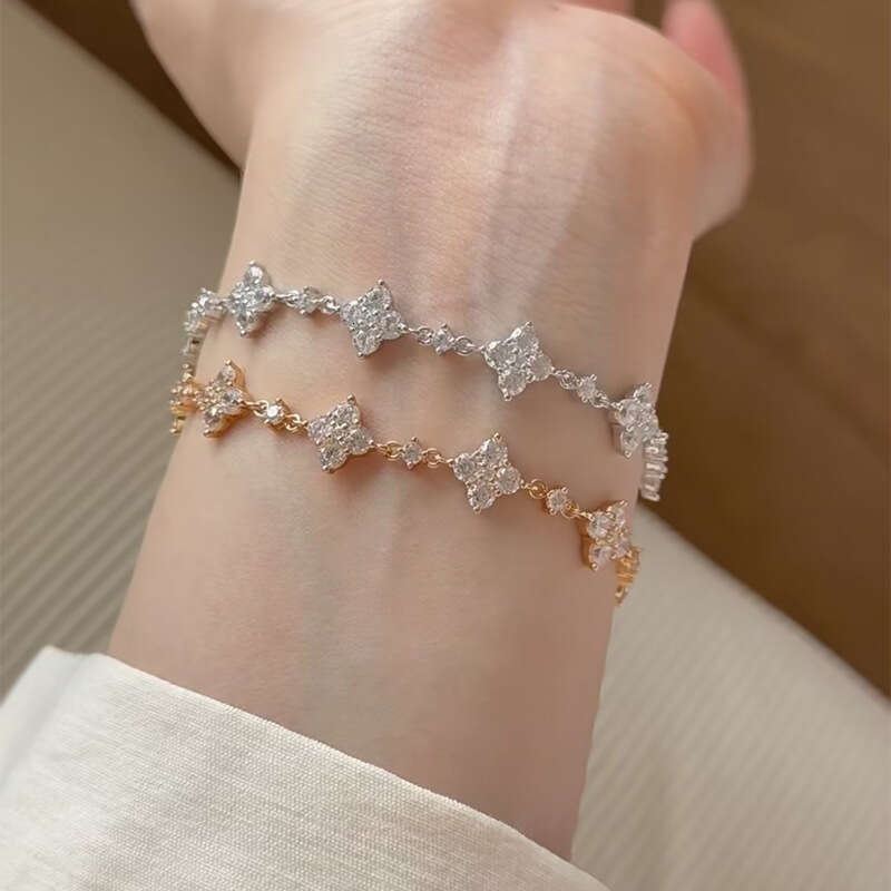 DHCollections Gold Jewelry 2024 New S Full Dia Flower Simple Sweet Temperament Fashion Inlaid Sier Bracelet for Women