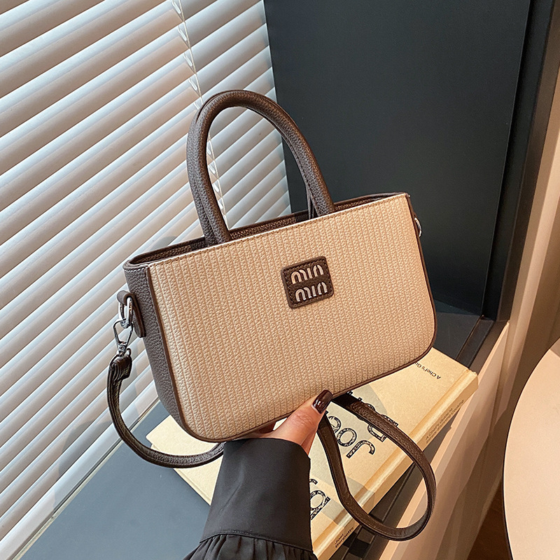 free shipping designer Shoulder Bags Fashion Handheld Small Square Bag for Women 2025 New Style Western Commuter Versatile Crossbody Bag