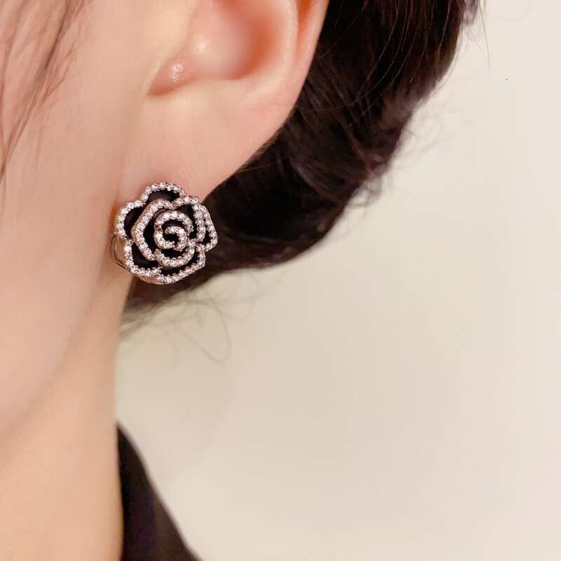 DHcollections Fashionable High-End Double-Sided Camellia Earrings for Women, Exquisite and Elegant Design, Niche Personality Trendy Ear Accessories