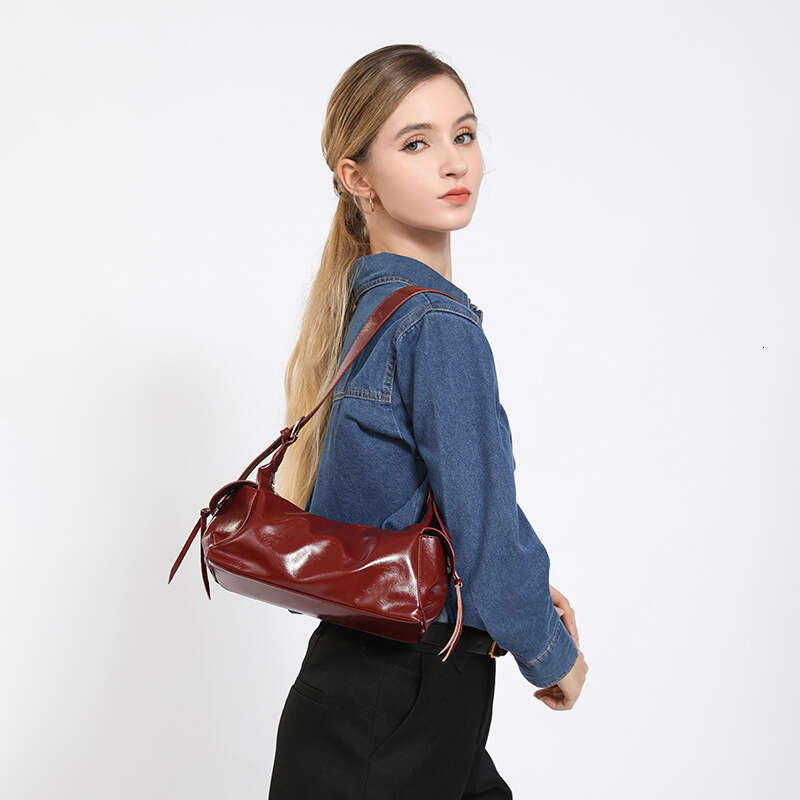 High-Quality Red Soft Leather Commuter Shoulder for Women 2025 New Fashionable Hot Girl Style Motorcycle Underarm Bag