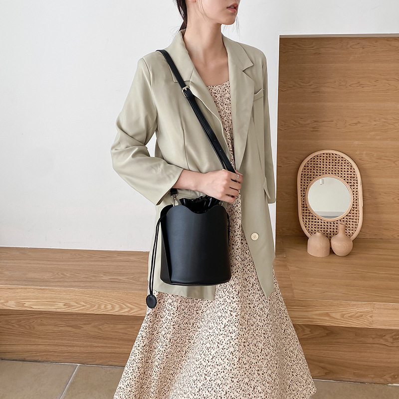 2025 Designer Women's New Fairy Bucket Bag Fashion Internet Celebrity Same Style Single Shoulder Crossbody Bag Women's Bag
