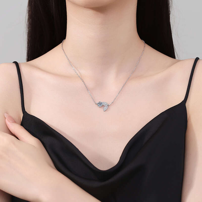 S925terling S925ier MoiS925S925anite 1 caratS925 2025 New Niche VerS925atile Wind Blowing LeaveS925 Necklace for Women a5f