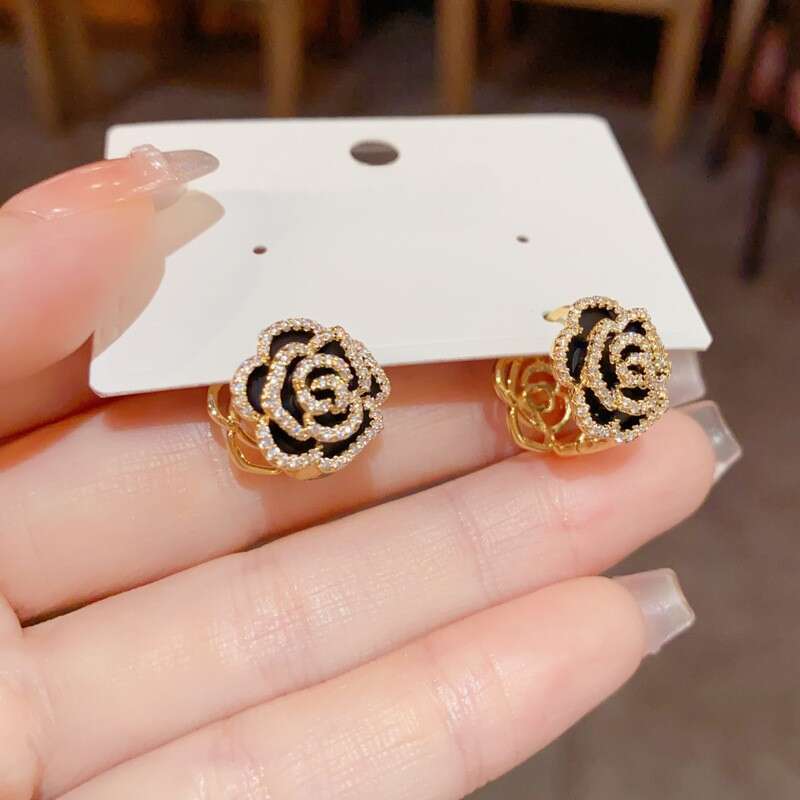 DHcollections Fashionable High-End Double-Sided Camellia Earrings for Women, Exquisite and Elegant Design, Niche Personality Trendy Ear Accessories