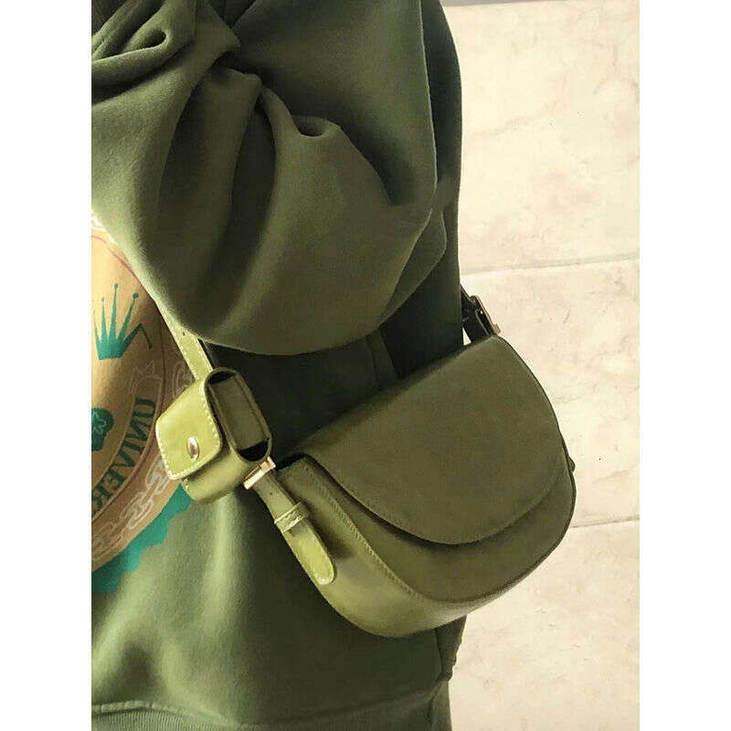 Korean INS Niche for Women 2025 New Oil Wax Leather Saddle Versatile Shoulder Crossbody Bag