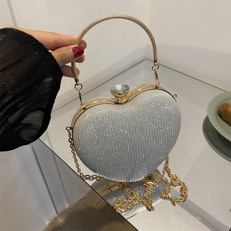 Designer's New Dinner Bag, High-end Cute Heart-shaped Small Bag, Women's Multifunctional Chain Handbag, Slanted Shoulder, Fashionable Trend,