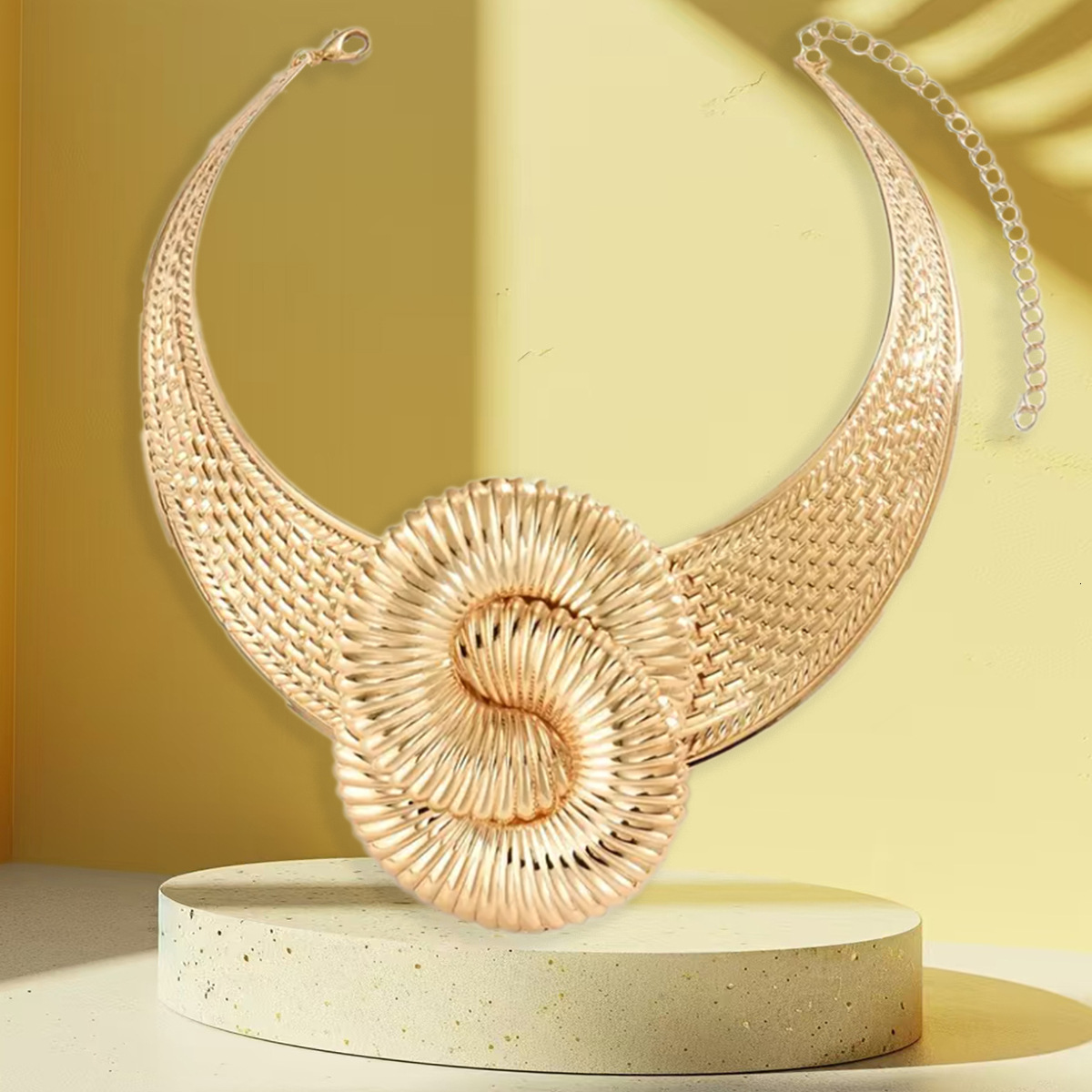 Fashion Geometric Twisted Spiral 8 Number Flower Shape Choker Personality Exaggerated Wave Women's Necklace