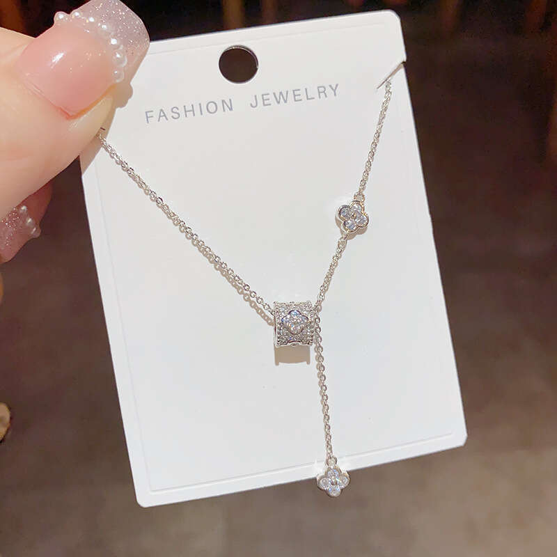 DHcollections Delicate Four-Leaf Clover Necklace - 18K Gold Plated Floral Pendant Chain for Women | Dainty Lucky Charm Jewelry (35cm+5cm)