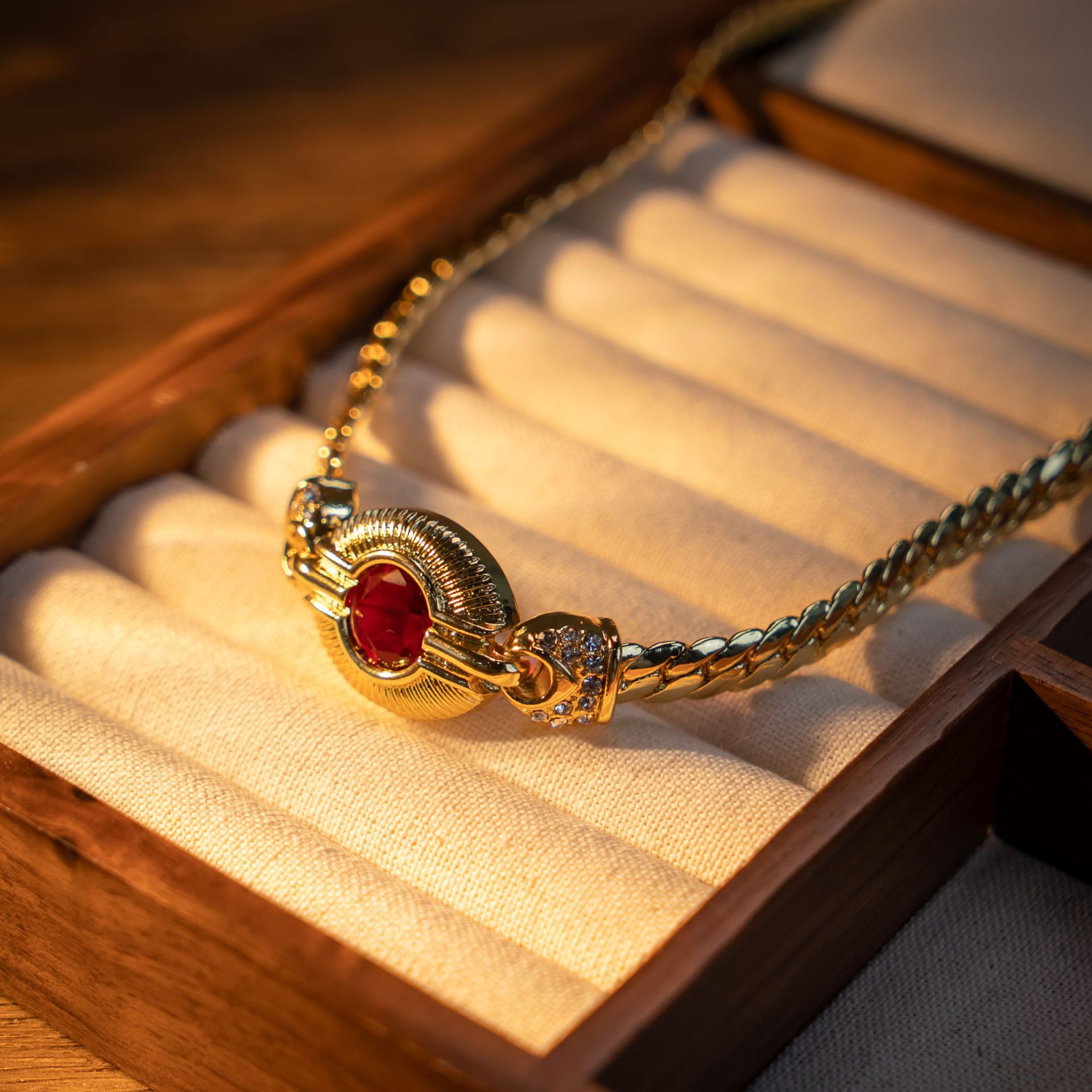 Chic Western Aesthetic Necklace Ensemble Featuring Long-lasting Antique Finish