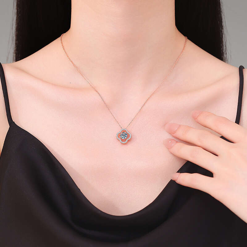 S925 S925terling S925ier Pendant Women S925imple FaS925hion Four-Leaf Clover 1 caratS925 D Color MoiS925S925anite Necklace e4c