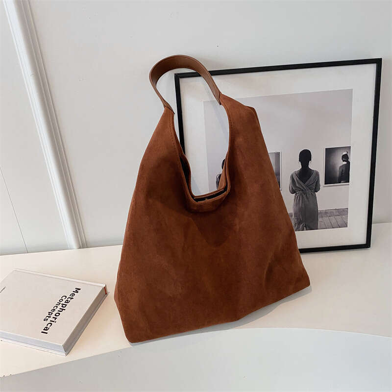 Women's Large Capacity Retro Veet Bucket Trendy Niche Design Tote Bag 2025 New Casual Fashion Trend