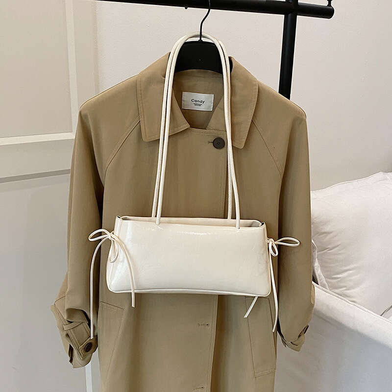 Korean Niche Fashion Underarm for Women 2025 New Simple Stylish Bowknot Shoulder Versatile Commuter Bag