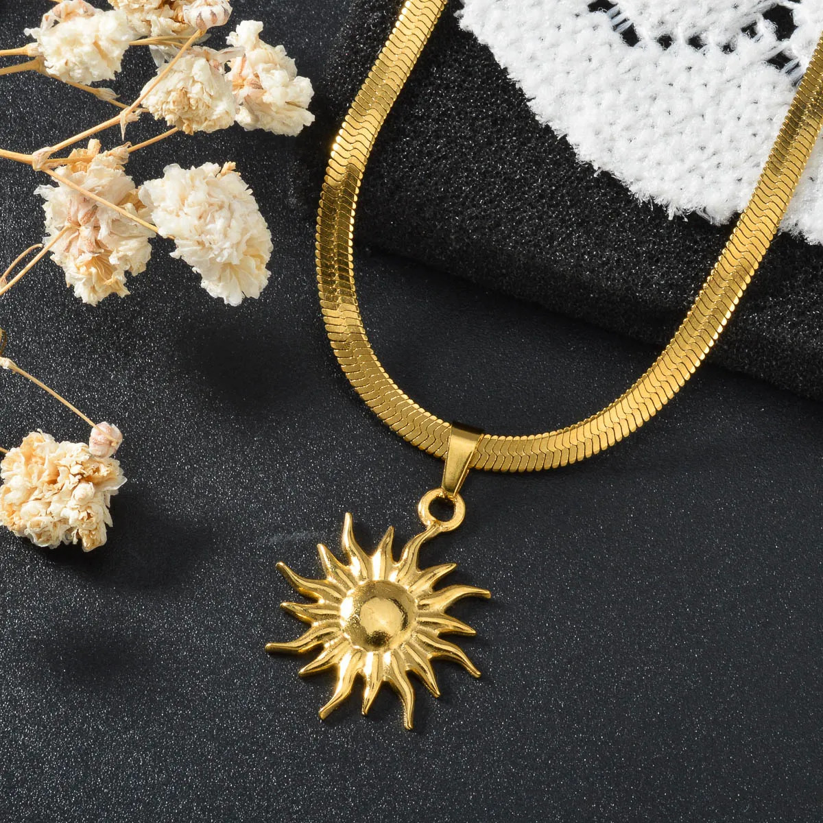Stainless Steel Golden Fashion Sun Pendant Necklace For Women Girl Concise Solar Neck Chain Jewelry Gift for Anniversary 250701