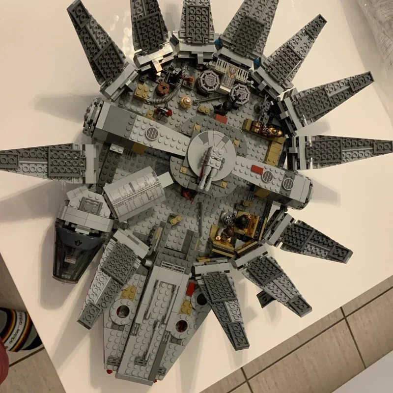 DISNEY New 1381 Pcs Space Millennium War Ship Spacecraft Set Falcon Alien MINI 75105 Figure Model Building Blocks Bricks Toy Kids Gift W20250704