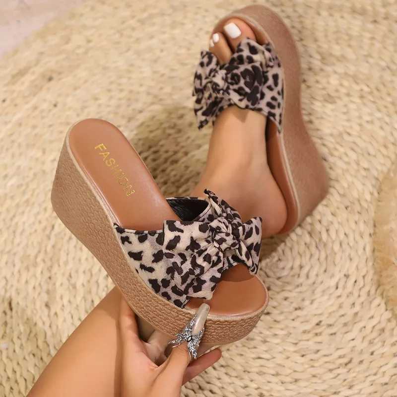 Summer Womens Wedge Slippers Leopard Print Bow Tie Waterproof Platform Slippers Outdoor Leisure Large Size Womens Shoes W250704