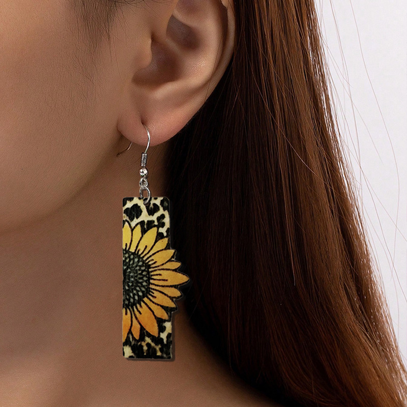 1 Pair Of Suower Earrings Asymmetric Style Leopard Print Acrylic