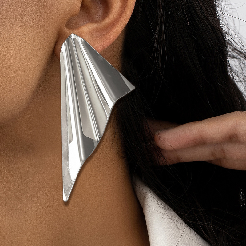 Niche High-End Fashion Geometric Design Suitable for Women's Daily Wear and Parties Elegant Earrings