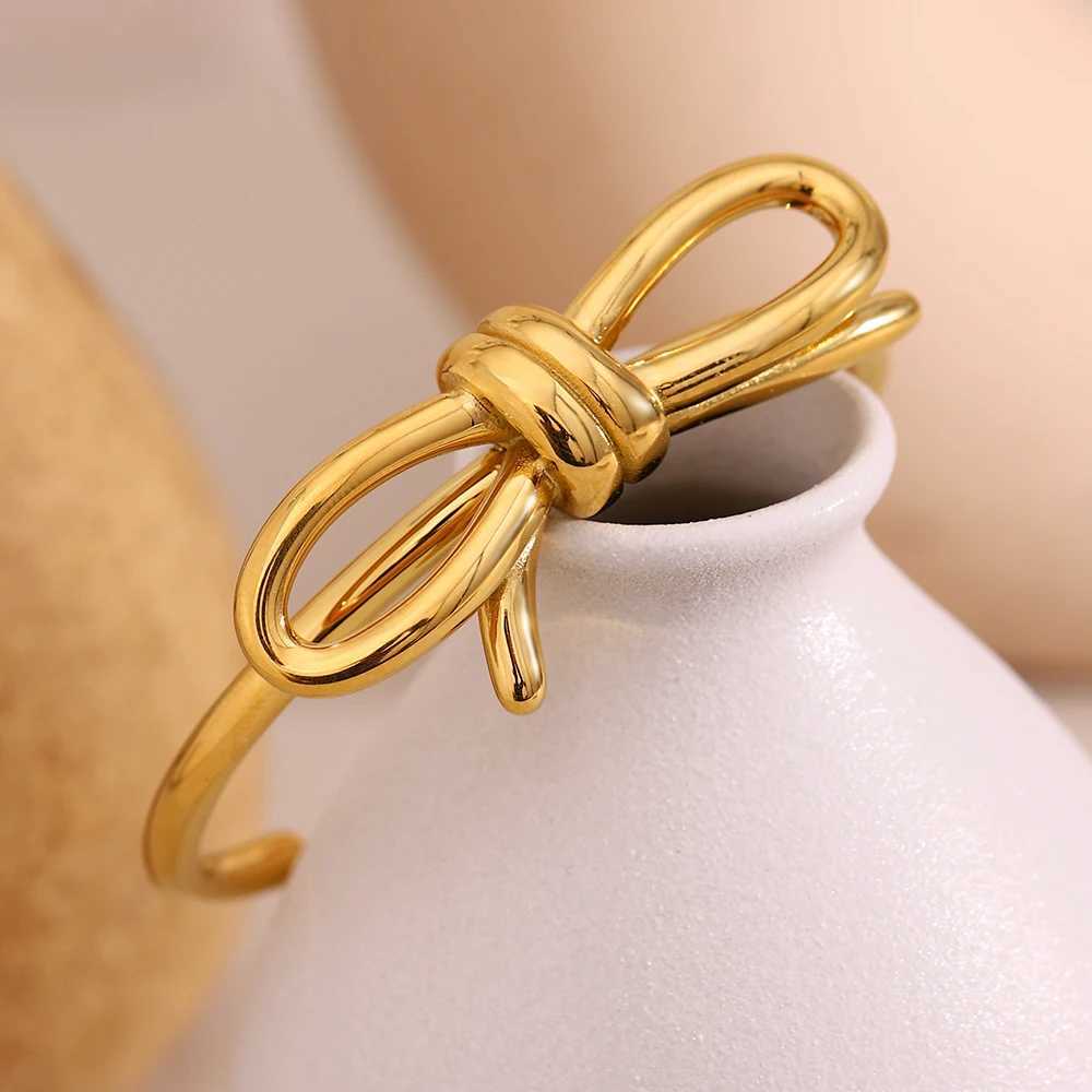 MamacitaSlay 316L Stainless Steel Bow Opening Bracelet Party Waterproof 18K Gold Plated Jewelry Womens Statement Bracelet Gift Y250704