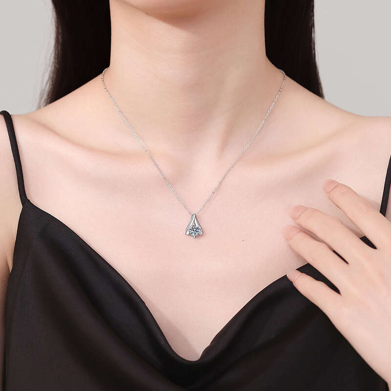 Live S925 Pure S925ier Pendant for Women S925imple VerS925atile 1 caratS925 MoiS925S925anite Necklace cab