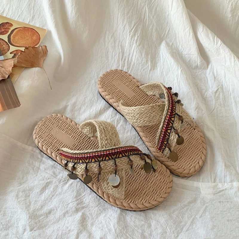 Womens Flat Bottom Fashion One Word Slippers Womens Shoes Comfort Summer Outdoor Beach Luxury Sandals Women Designers W250704