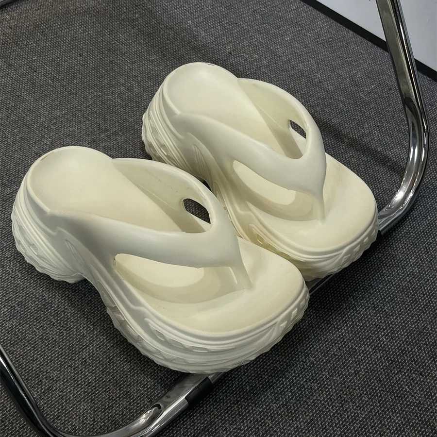 Thick-soled slippers womens summer wear thick-soled stepping on shit 2025 new summer W250704