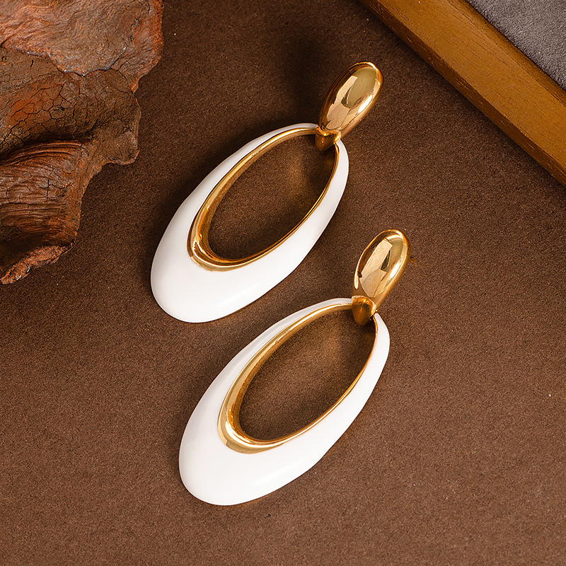 French Elegant Vintage Style Oil Drop Hollow Geometric Oval Earrings Niche Personality Design Sier Needle Ear Jewelry