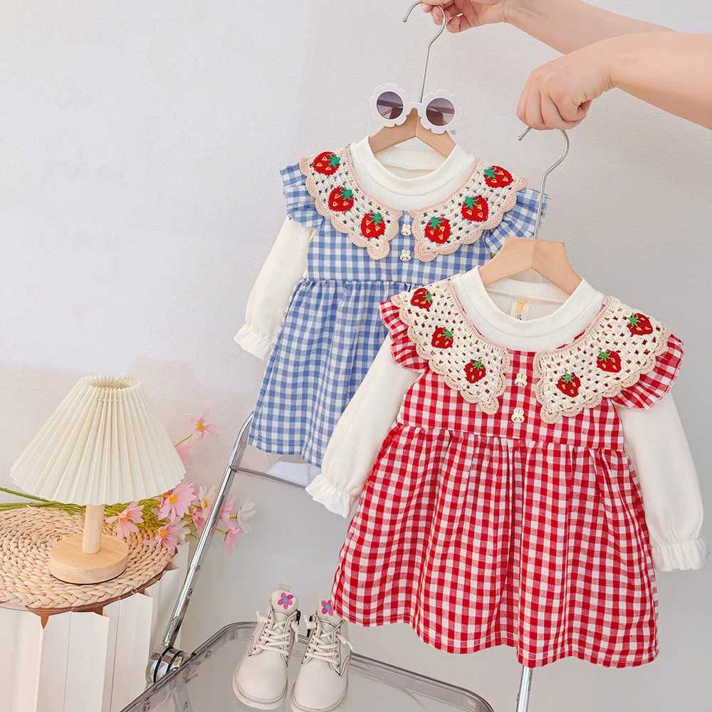 Girls Red Plaid Dress Cute Strberry Collar Long Sle Princess Autumn Spring Children Clothes Birthday Par Dresses R250704