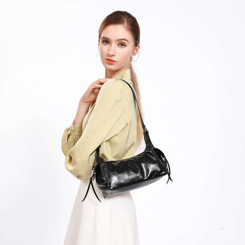 High-Quality Red Soft Leather Commuter Shoulder for Women 2025 New Fashionable Hot Girl Style Motorcycle Underarm Bag