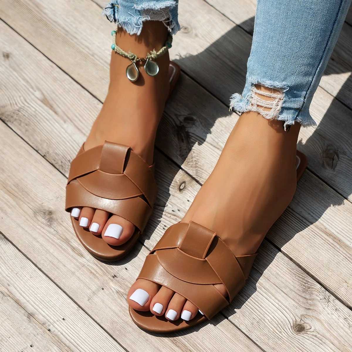 Hot Selling Summer Slippers Ladies Slides Sandals New Fashion Design Beach Flip Flops Flat Shoes for Women Slippers Shoes W250704