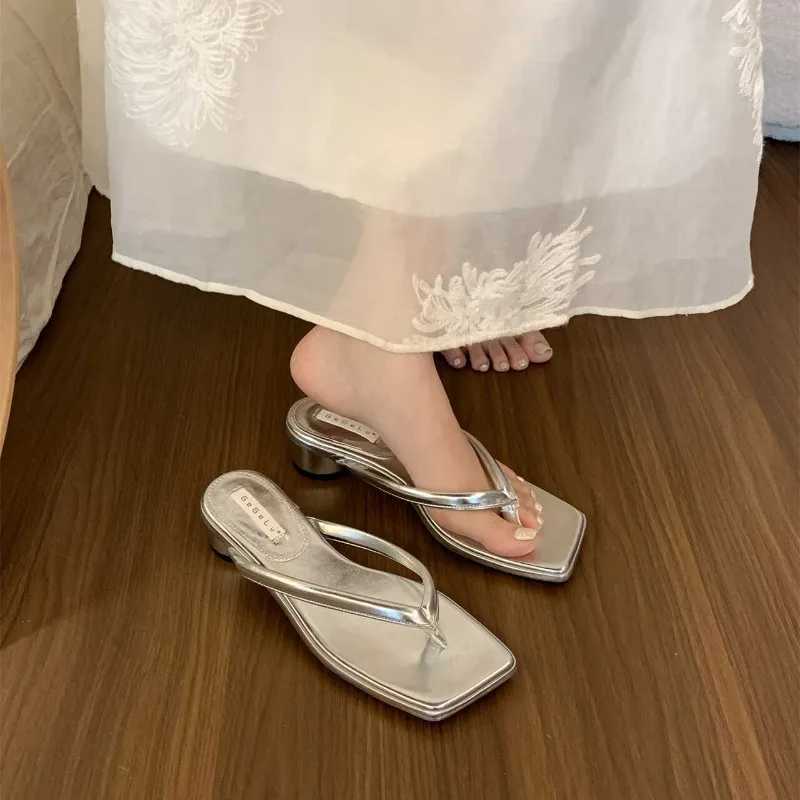 2024 New Womens Slippers Summer Square Head Thick Sole Women Wedge Beach Shoes Simple Flip-flops Womens Shoes W250704