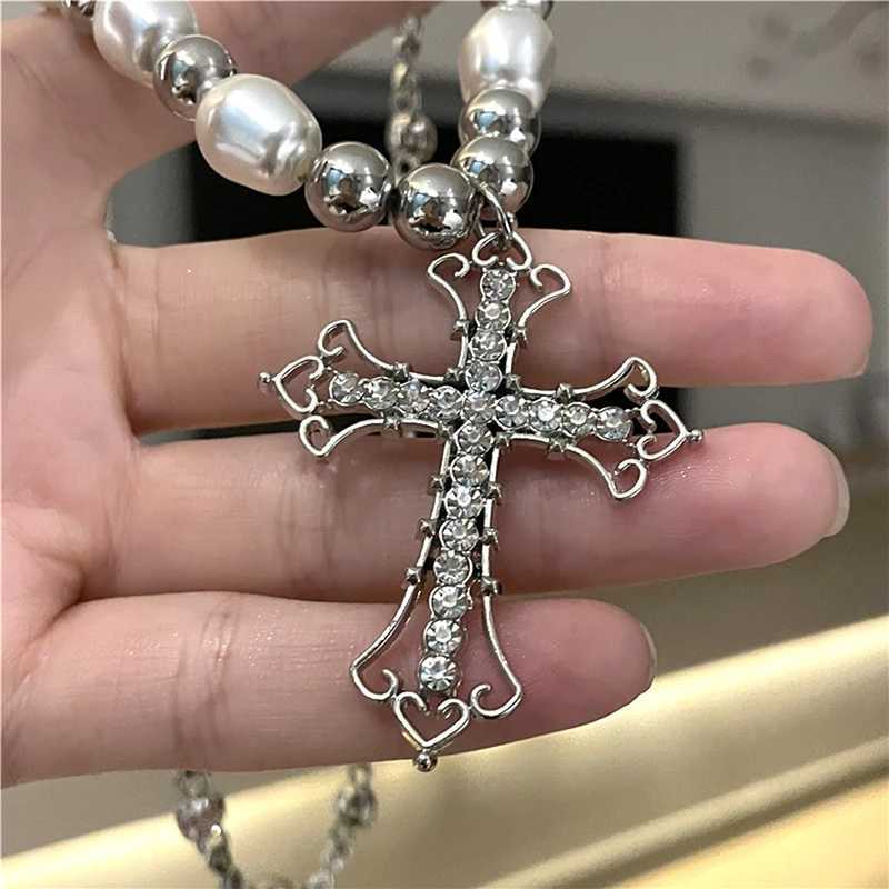 Fashion Necklace Retro Diamond Inlaid Pearl Pendant Necklace Punk Hip Hop Cross Chain Exquisite Party Jewelry Gifts For Women Y250704