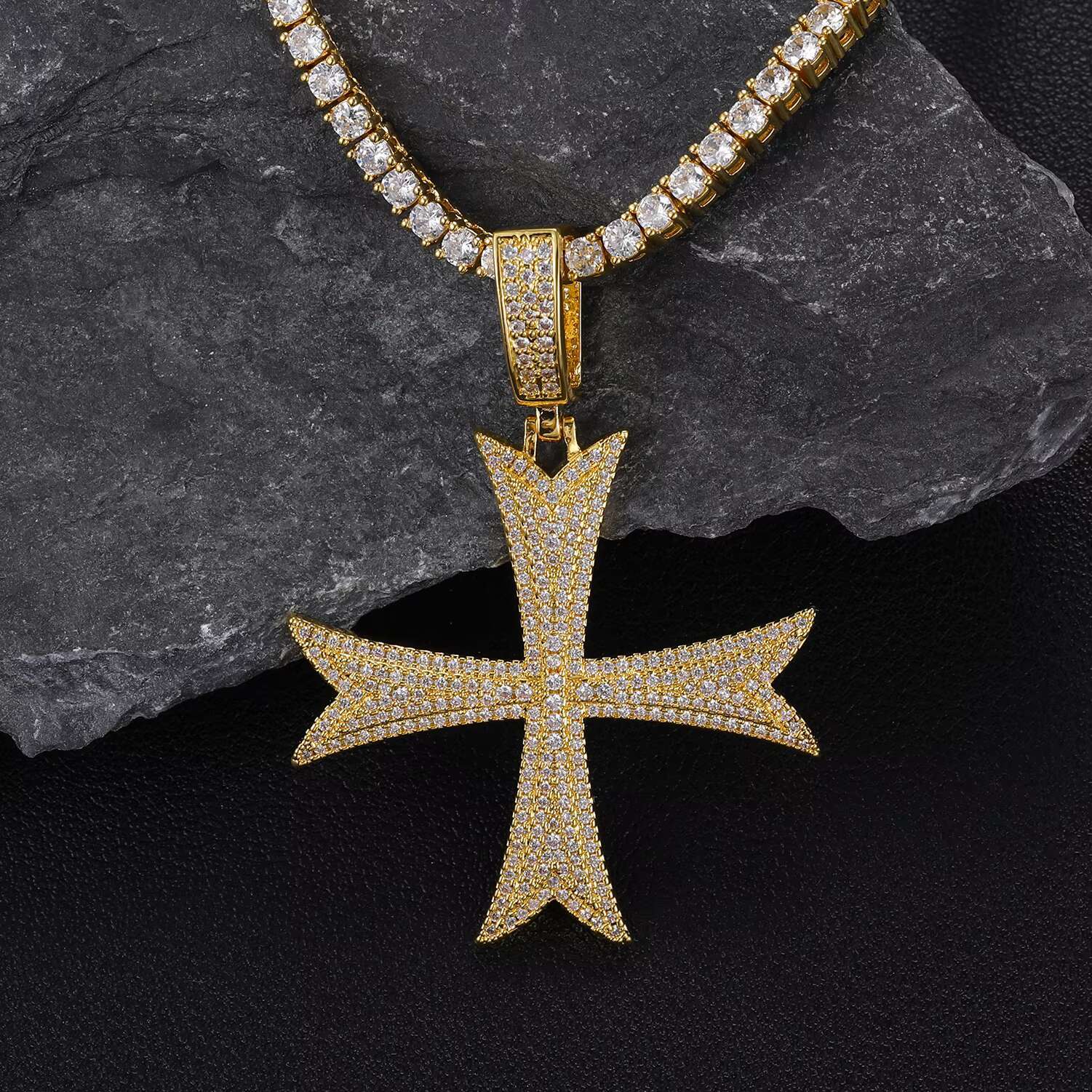 Wholesale High Quality Fashion Luxury Iced Out Moissanite/Zircon Cross Pendant for Necklaces