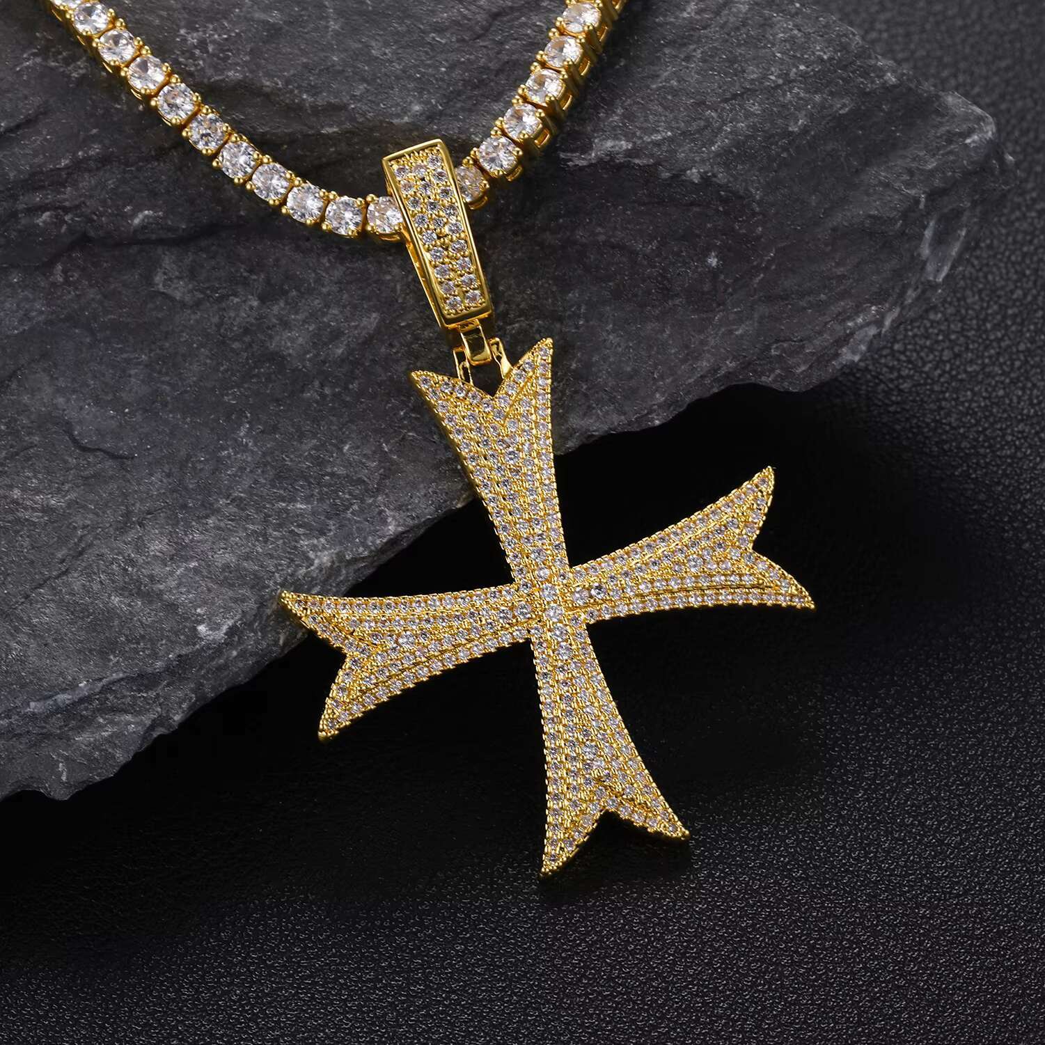 Wholesale High Quality Fashion Luxury Iced Out Moissanite/Zircon Cross Pendant for Necklaces
