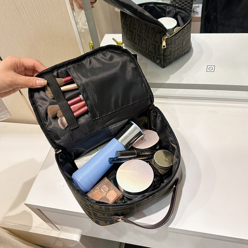 Free Shipping 2025 Large Capacity Letter Print Makeup Bag Portable Hand Carry Cosmetic Organizer Pouch Fashion Accessories