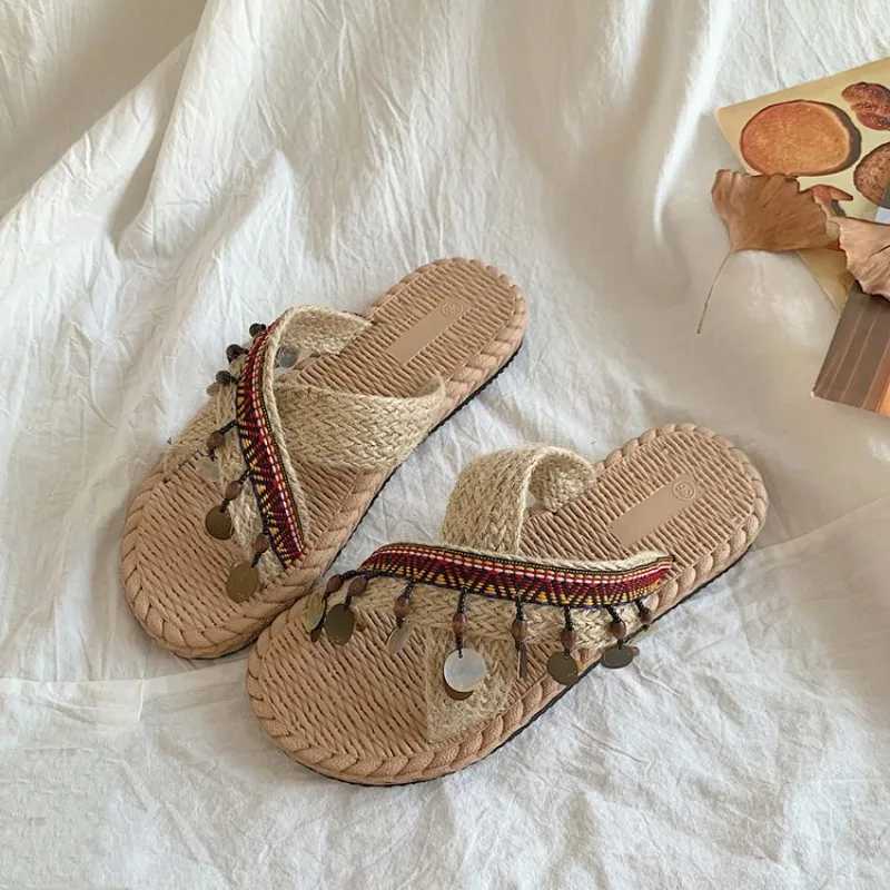 Womens Flat Bottom Fashion One Word Slippers Womens Shoes Comfort Summer Outdoor Beach Luxury Sandals Women Designers W250704