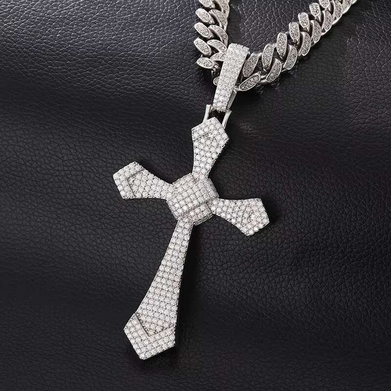 Hot Sale Fashion Iced Out Full Diamond Moissanite/Zircon Cross Pendant for Necklaces