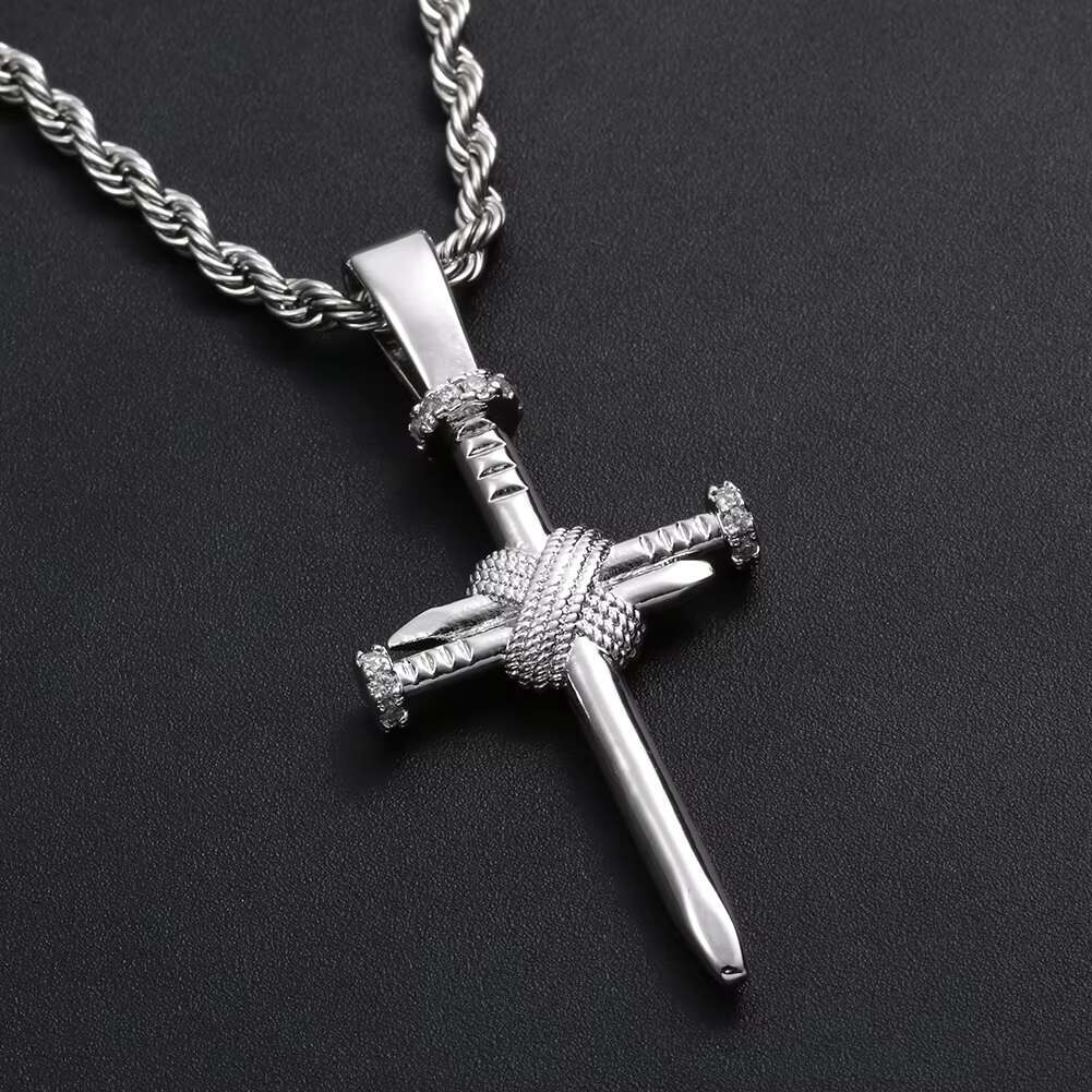 Hot Sale High Quality Fashion Iced Out Moissanite/Zircon Nail Cross Pendant for Necklaces