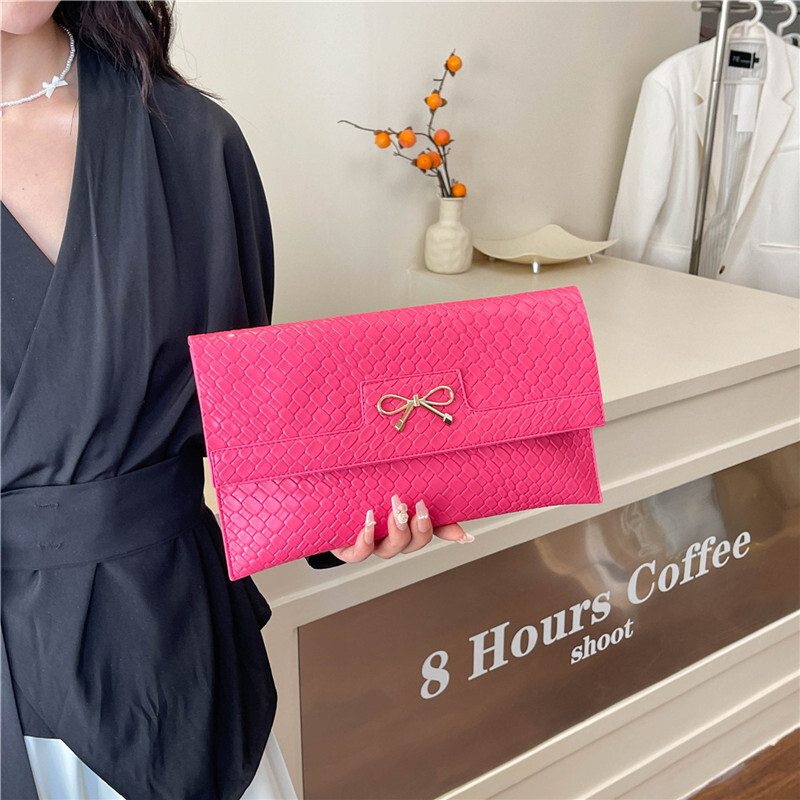 Free Shipping Designer Bag High-end Trendy Personality Fashion Evening Bag For Women Elegant Light Luxury New Urban Commuter Textured Clutch