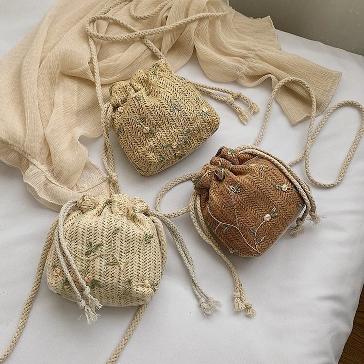 Free Freight 2025 Designer's New Fashionable One Shoulder Messenger Bag In Summer, A Mini Straw Woven Bucket Bag Specially Designed For Internet 