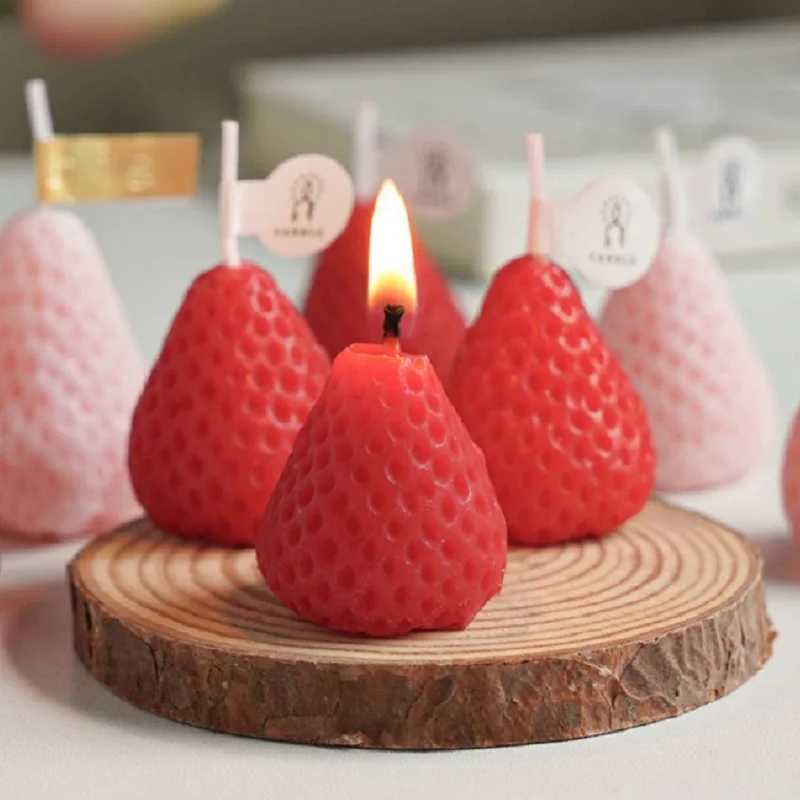 4/6/9PCS Strawberry Shaped Scented Candles Gift Box Handmade Realistic Fruit Scented Aromatherapy Mini Candles Home Decor Gifts W250704