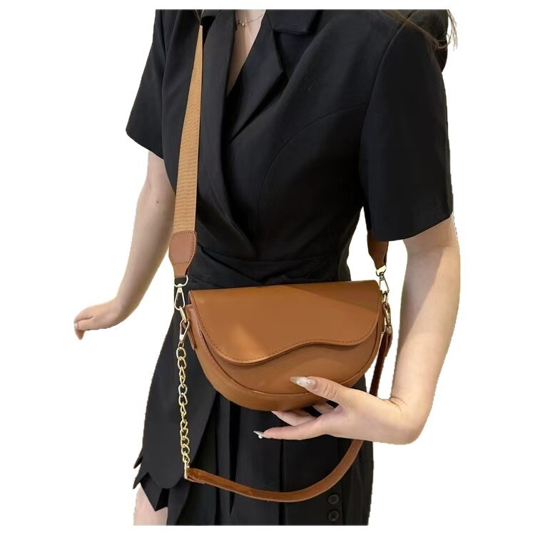 2025 Designer Women's Niche Bag New Fashion High-end Shoulder Crossbody Bag Retro Armpit Saddle Bag Women's Free Shipping Fashion Trend Bag