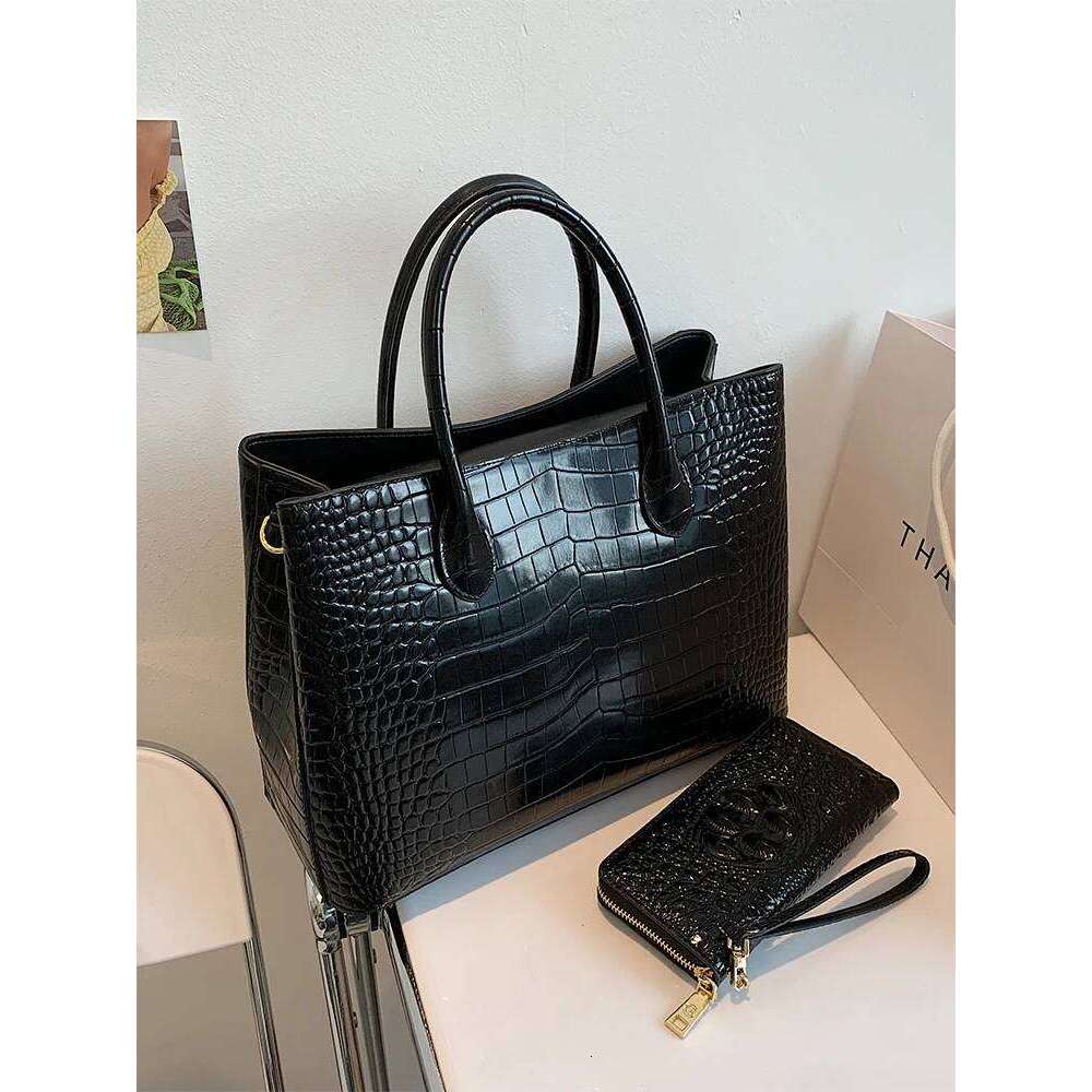 2024 New Crocodile Leather Women's Handbag Tote Large Capacity Shoulder Messenger Bag Commuter Fashion Luxury Bag Portable Bags