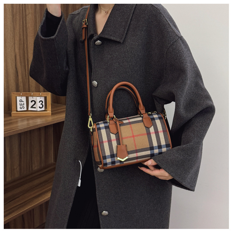 Free shipping new design trendy checkered women's handbag versatile retro simple shoulder bag elegant party commuting crossbody bag