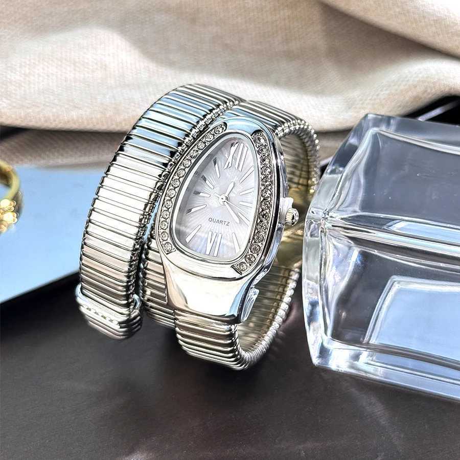 Womens fashion high quality Serpentine alloy watch with diamond case Celebrity style high-grade quartz bracelet watch W250704