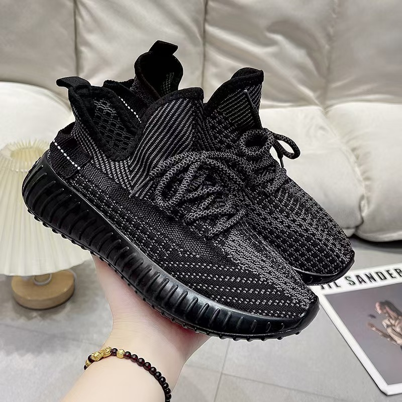 New designer running shoes for men and women, milky white black breathable sports shoes, classic outdoor sports men's training shoes