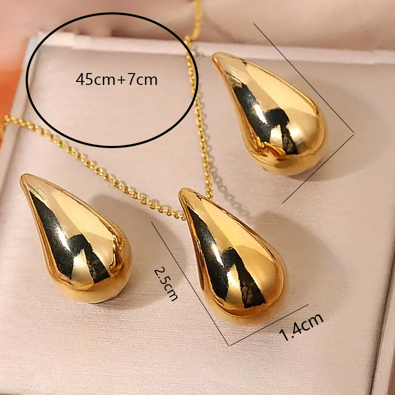 Jewelry Niche Simple High-End Necklace And Earrings Set Smooth Water Drop 3D Pendant Accessories