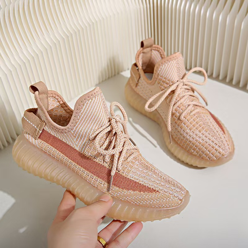 New designer running shoes for men and women, milky white black breathable sports shoes, classic outdoor sports men's training shoes