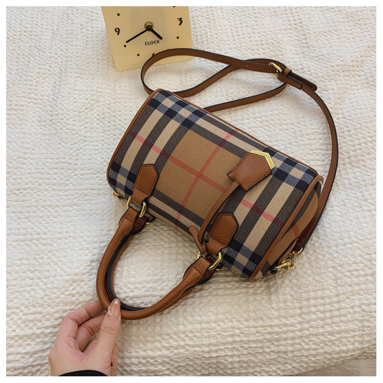 Free shipping new design trendy checkered women's handbag versatile retro simple shoulder bag elegant party commuting crossbody bag
